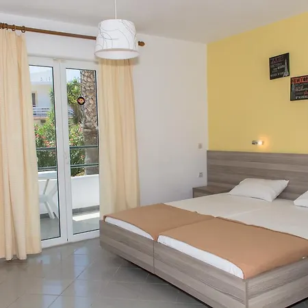 Cavos House Ξενοδοχείο 2*