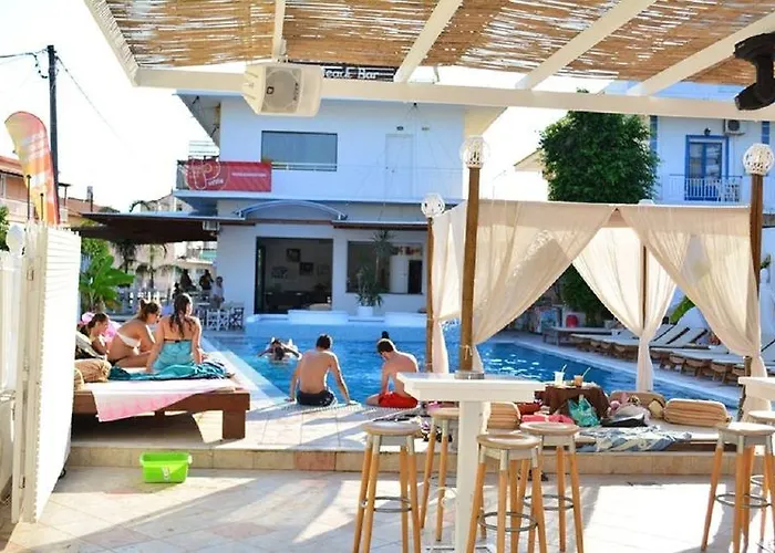 Ξενοδοχείο Cavos House 2*