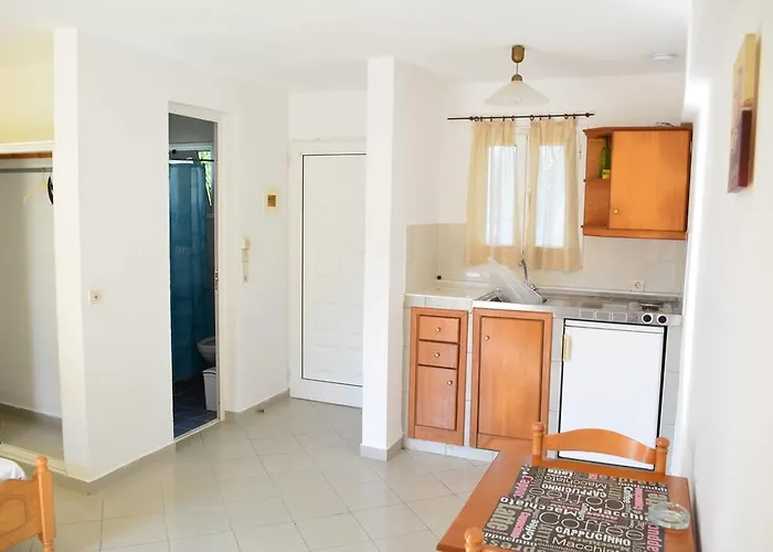 Ξενοδοχείο Cavos House 2*